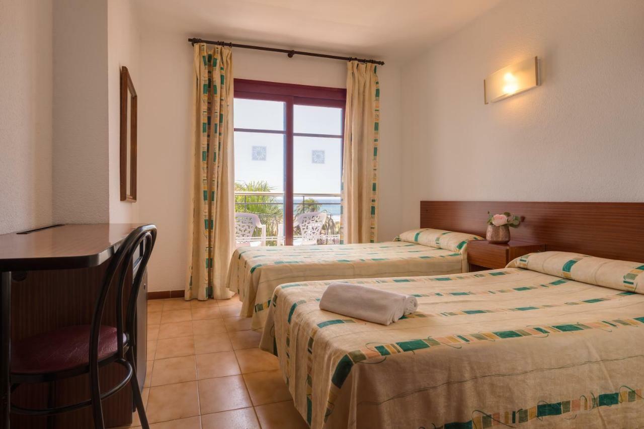 Habitación Triple con vistas a la piscina (2 adultos + 1 niño)